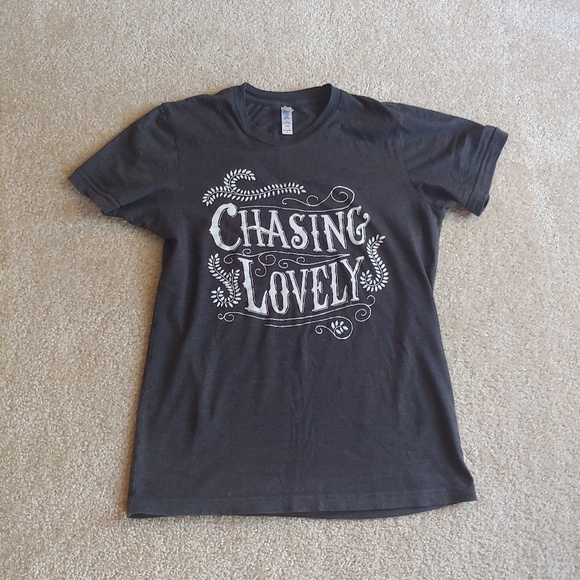 Canvas "Chasing Lovely" soft gray t shirt - Picture 1 of 4
